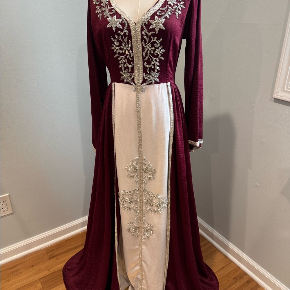 Elegant DUBAI  KAFTAN Burgundy and White Embroidered Dress